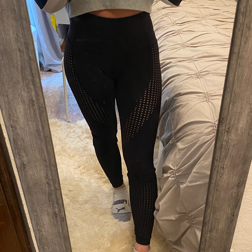 Black 7/8 high waisted Lululemon leggings